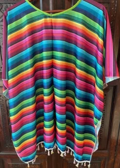 Outlet Värikäs poncho