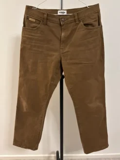 New Wrangler ruskeat housut