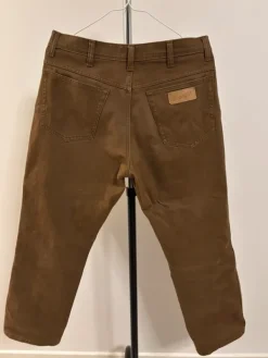 New Wrangler ruskeat housut