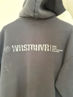 WRSTBHVR - huppari