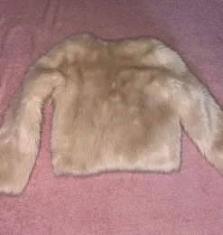 Clearance H&M XS kokoinen pörrötakki