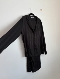 Yöasu-setti eli paita ja housut