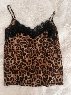 New Zaran leopardi kuosi toppi